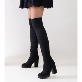 Lange schwarze Slip-On-Stiefel mit hohem Absatz von Lija 1