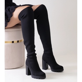 Lange schwarze Slip-On-Stiefel mit hohem Absatz von Lija 2