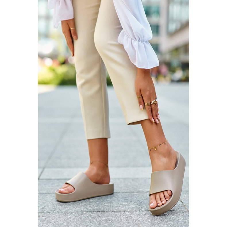 NEWS Braune Airaplea-Foam-Plateau-zehenstegsandalen für Damen beige 1
