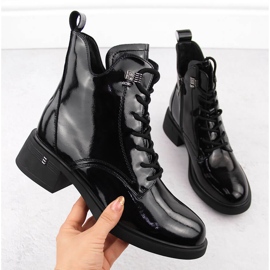 Schwarze Damenstiefeletten aus Lackleder D&amp;A S.Barski Premium Collection CR42-089 1