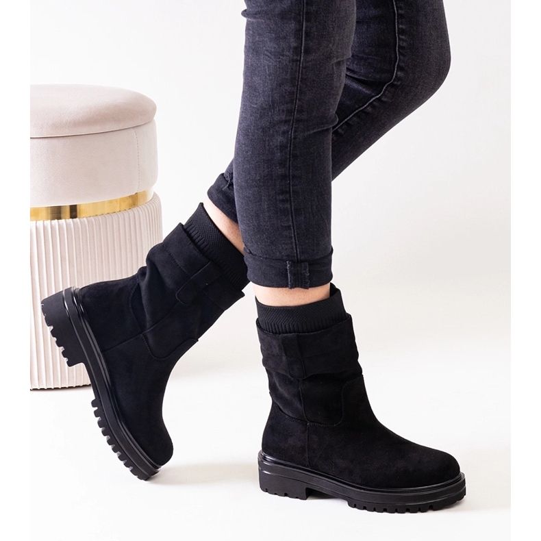 Schwarze Slip-On-Stiefeletten mit Ralia-Socke 2