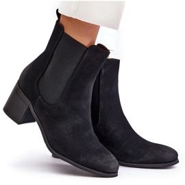 Isolierte Damenstiefel mit hohem Absatz in Schwarz von Radeya 11