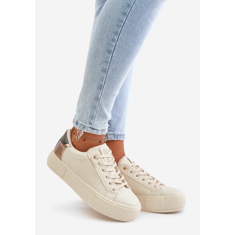 Isolierte Damen-Sneaker auf der Big Star-Plattform OO274A454 Beige 1