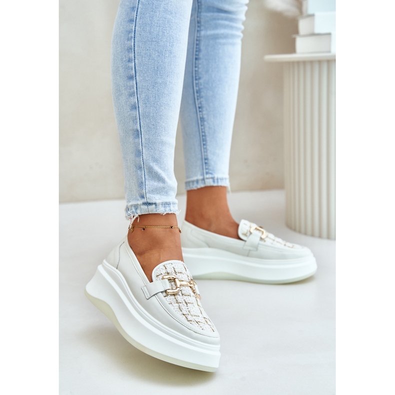 Damen-Ledermokassins auf der Plattform mit Goldverzierung Vinceza 89105 Hellbeige 2