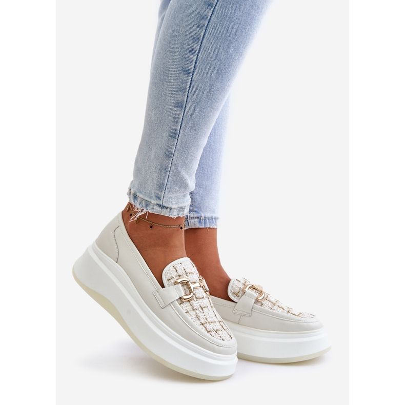 Damen-Ledermokassins auf der Plattform mit Goldverzierung Vinceza 89105 Hellbeige 1