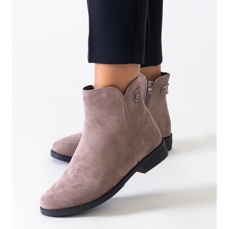 Braune klassische Stiefeletten aus Pereia-Öko-Wildleder 1