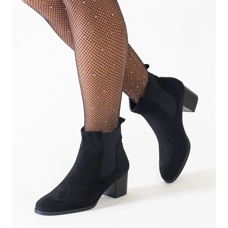 Schwarze Stiefeletten mit hohem Absatz und elastischen Einsätzen aus Nadisa-Öko-Wildleder 1