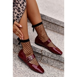 Ideal Shoes Ballerinas aus Lackleder mit Gürtel, Burgunderrot 3