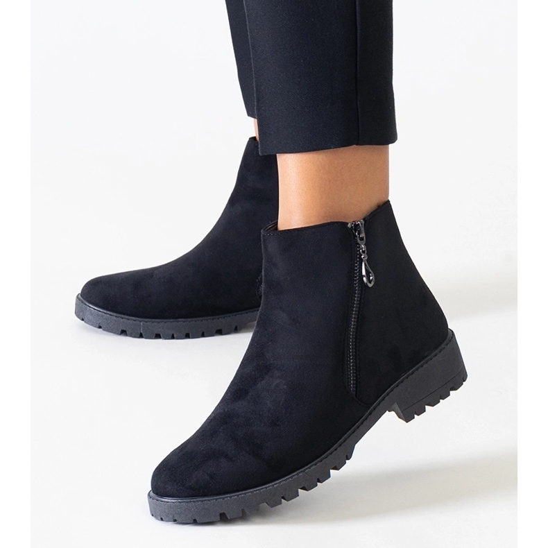 Schwarze Stiefeletten aus Öko-Wildleder von Branda 1