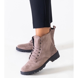 Braune Arbeiterstiefel aus Öko-Wildleder auf der Barosa-Plattform 1