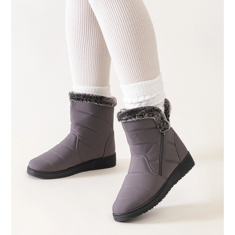 Graue Schneestiefel mit Khit-Fell verziert 1