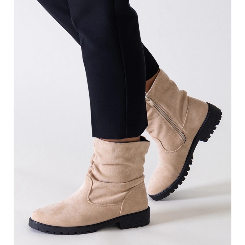 Beigefarbene Stiefeletten mit Rüschen aus Öko-Wildleder Hinda 1