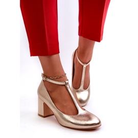 Mascara Frauenpumpen mit Öko-Leder auf dem goldenen Metallpfosten 4