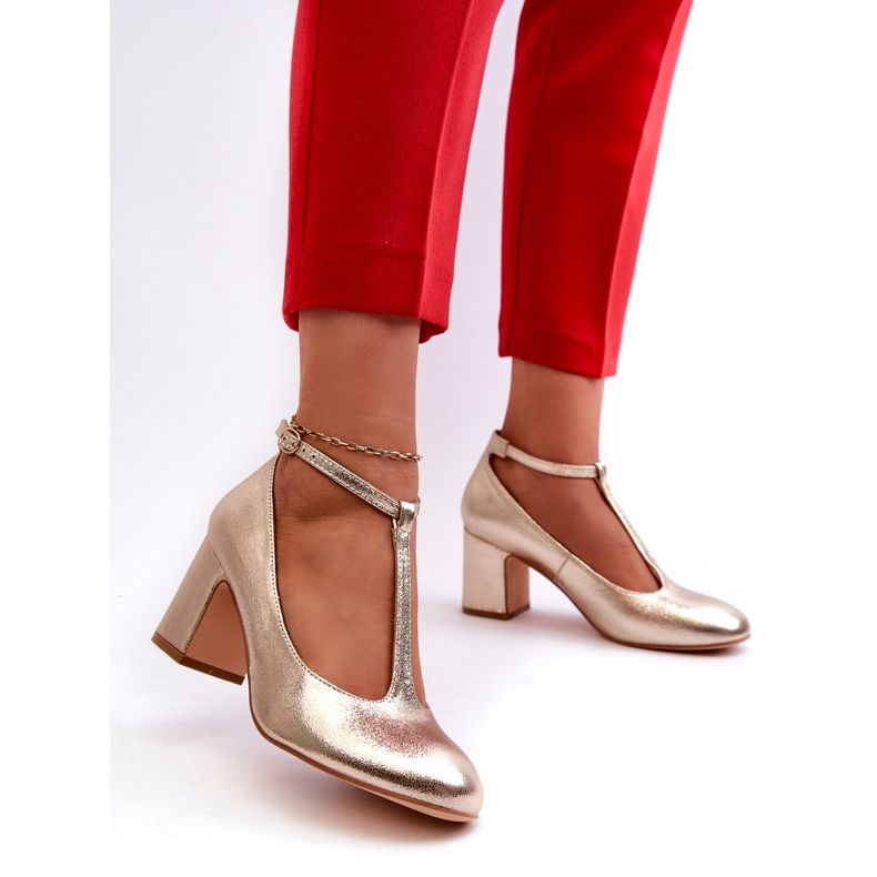 Mascara Frauenpumpen mit Öko-Leder auf dem goldenen Metallpfosten 3