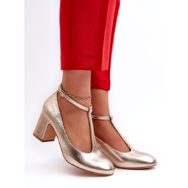 Mascara Frauenpumpen mit Öko-Leder auf dem goldenen Metallpfosten 2