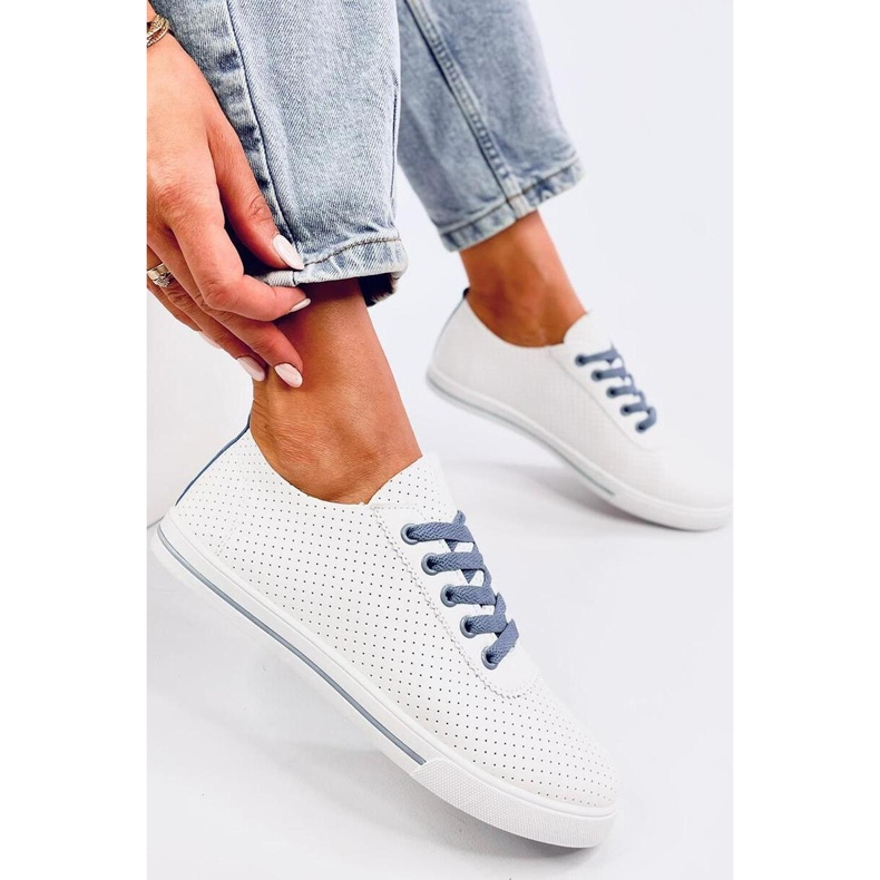 Hellblaue durchbrochene Damen-Sneaker von Costier – Inello weiß 1