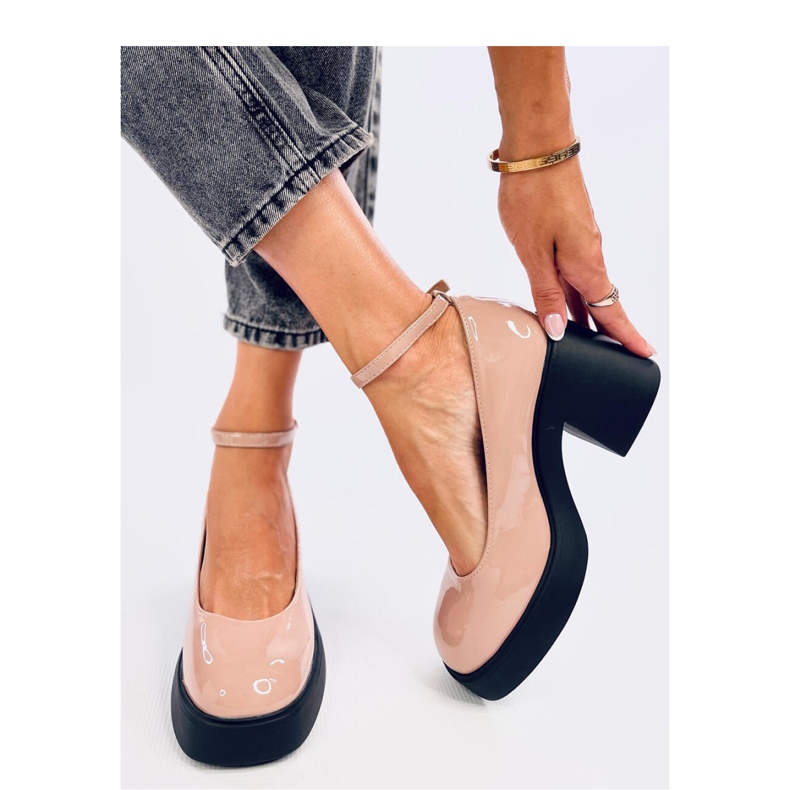 Khakifarbene Pumps mit weitem Absatz beige 1