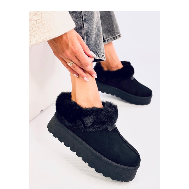 Schwarze Schneestiefel mit Fell 2