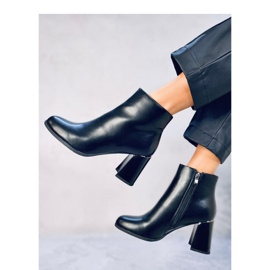 Schwarze Stiefeletten mit stabilem Absatz 1