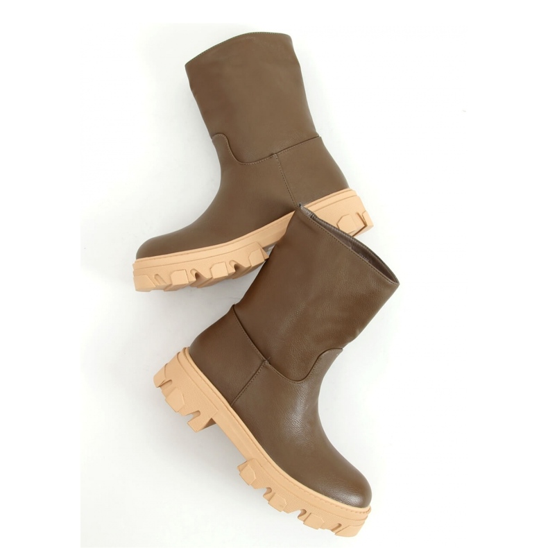 Grüne, gerade geschnittene Stiefeletten 1