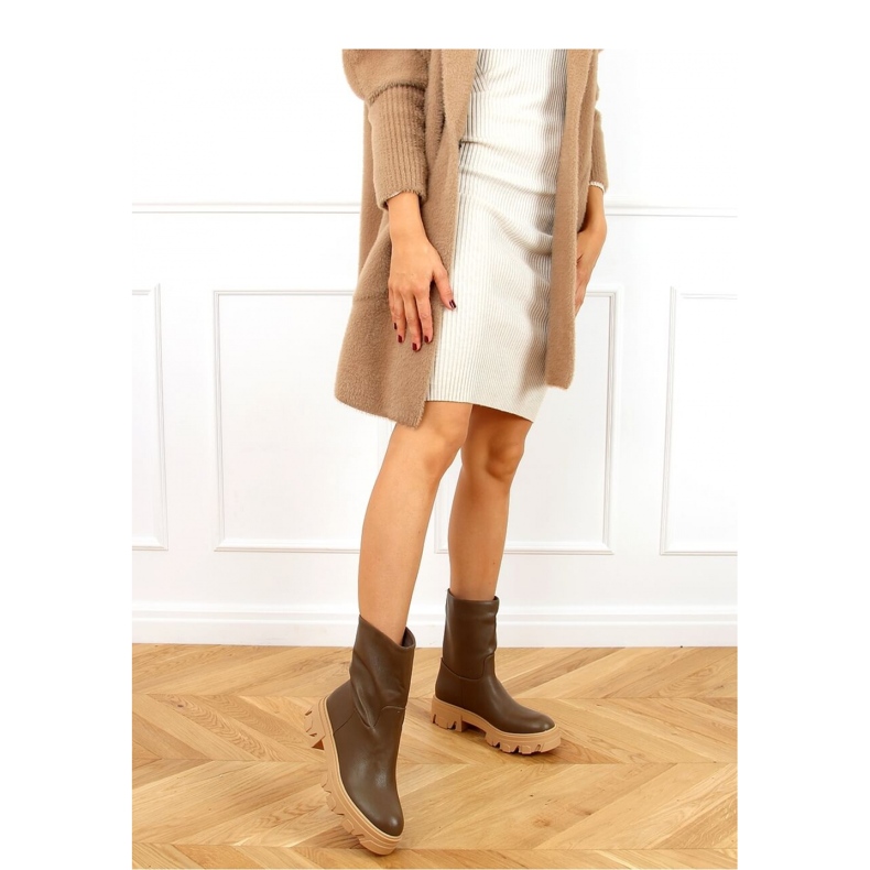 Grüne, gerade geschnittene Stiefeletten 2