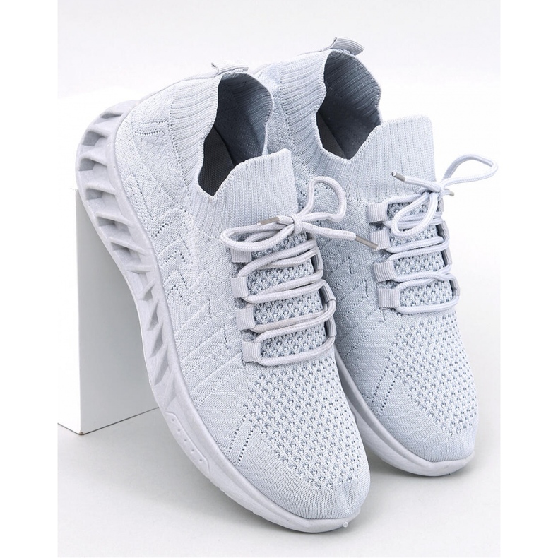 Graue Socken-Sportschuhe 1