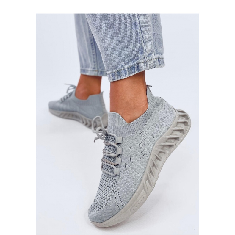 Graue Socken-Sportschuhe 2