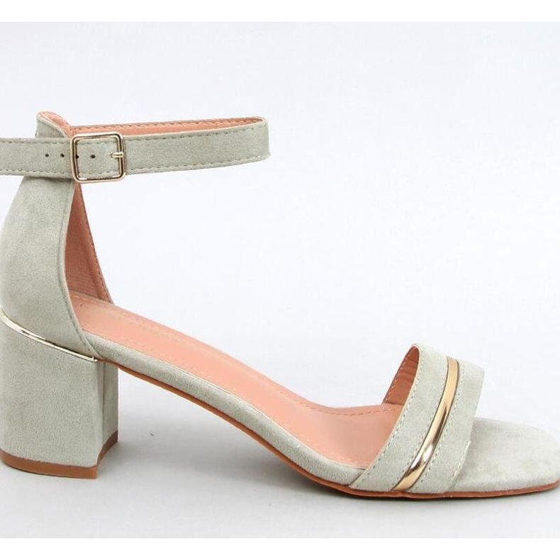 Grüne Sandalen mit niedrigem Absatz 1