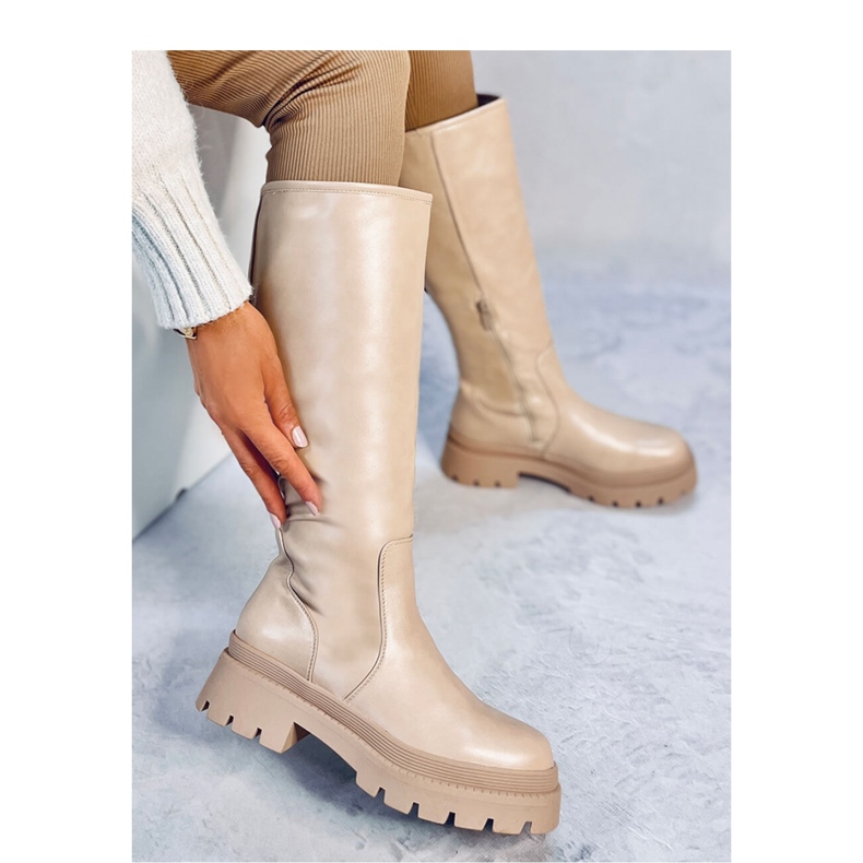 Beige Stiefel mit dicker Sohle 1