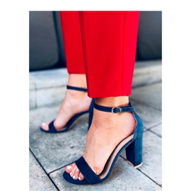 Marineblaue Sandalen mit hohen Absätzen 1