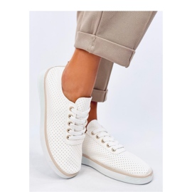 Durchbrochene Turnschuhe weiß 1