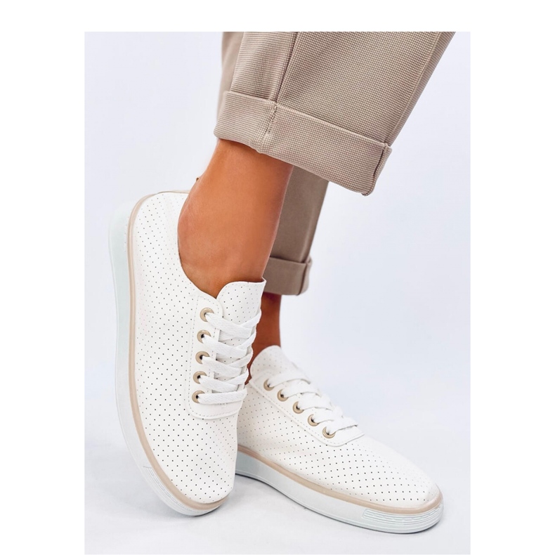 Durchbrochene Turnschuhe weiß 1