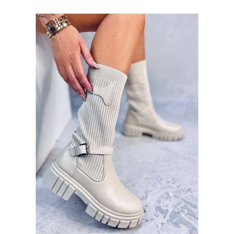 Reitstiefel mit flexiblem Obermaterial in Beige 1