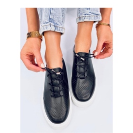 Schwarze, durchbrochene Turnschuhe 1