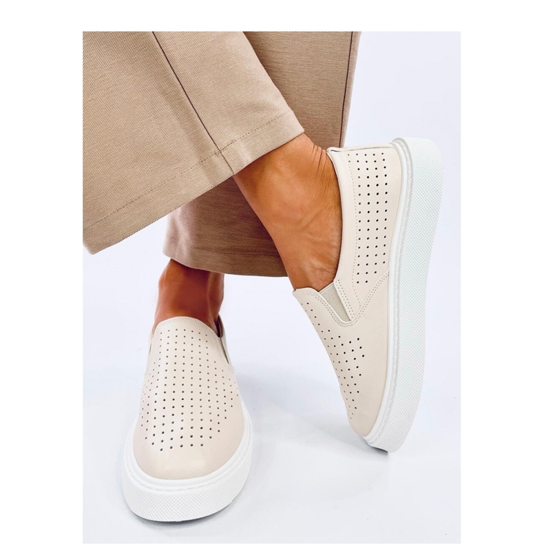 Beigefarbene, durchbrochene Slip-On-Sneaker 2