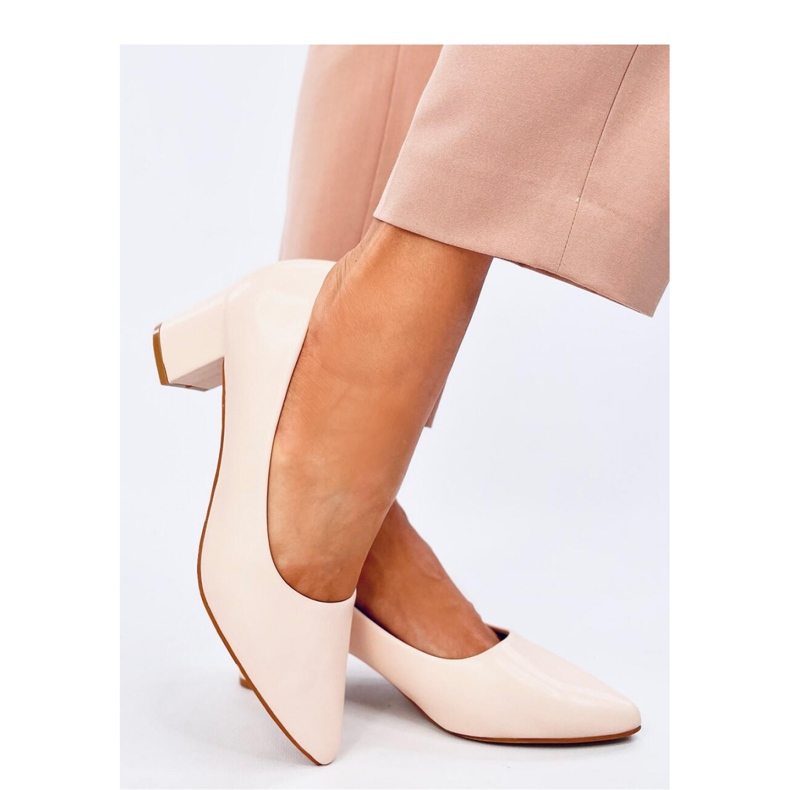 Pumps mit niedrigem Absatz und Vollnarbenleder beige 1