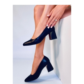 Schwarze Pumps mit hohen Absätzen 2