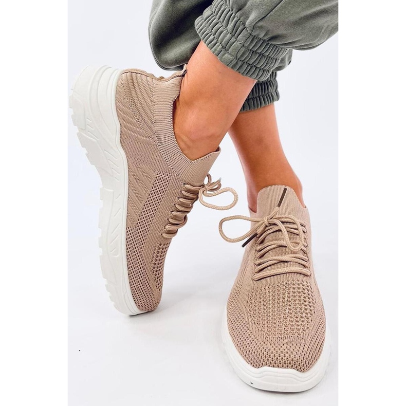 Khakifarbene Socken-Sportschuhe braun 1