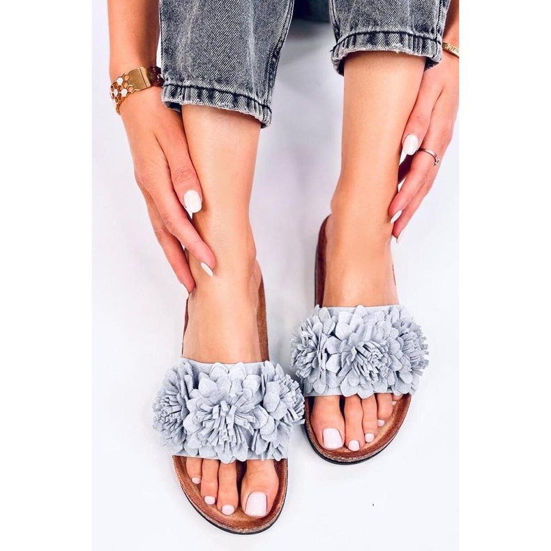 Flip-Flops aus Kork mit grauen Blumen 1