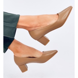 Khakifarbene Pumps mit niedrigem Absatz braun 1