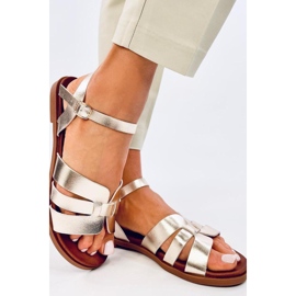 Goldene flache Damensandalen 1