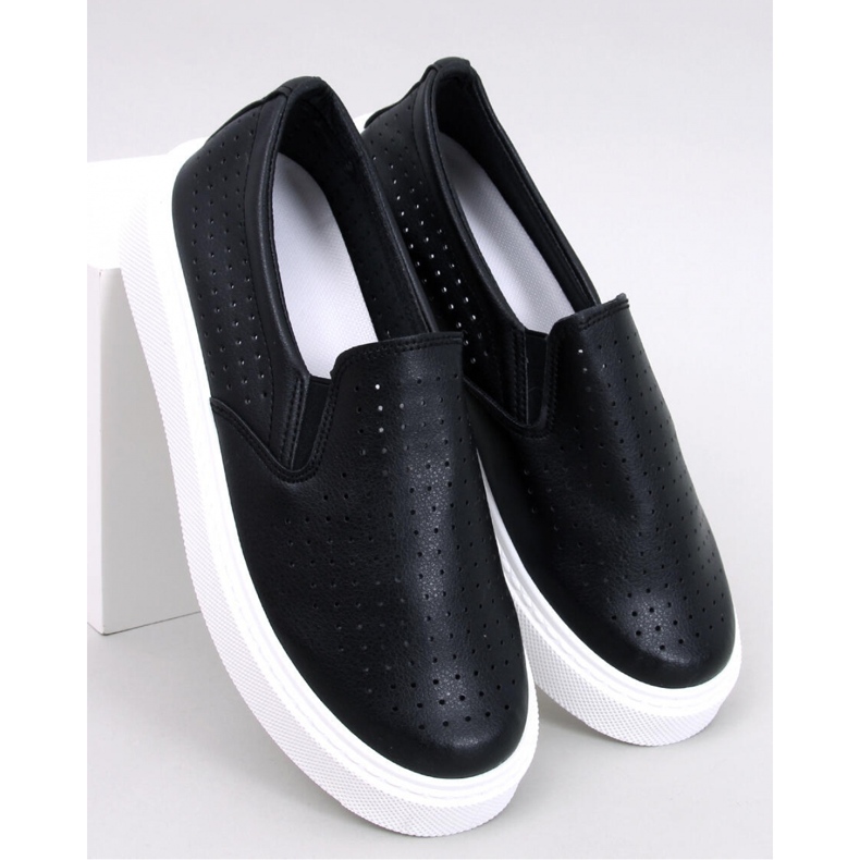 Schwarze, durchbrochene Slip-On-Sneaker 1
