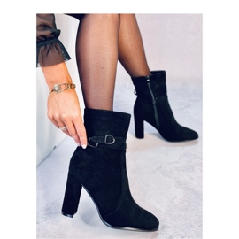 Dianes Schwarze Wildleder-Stiefeletten mit hohen Absätzen – Inello 2