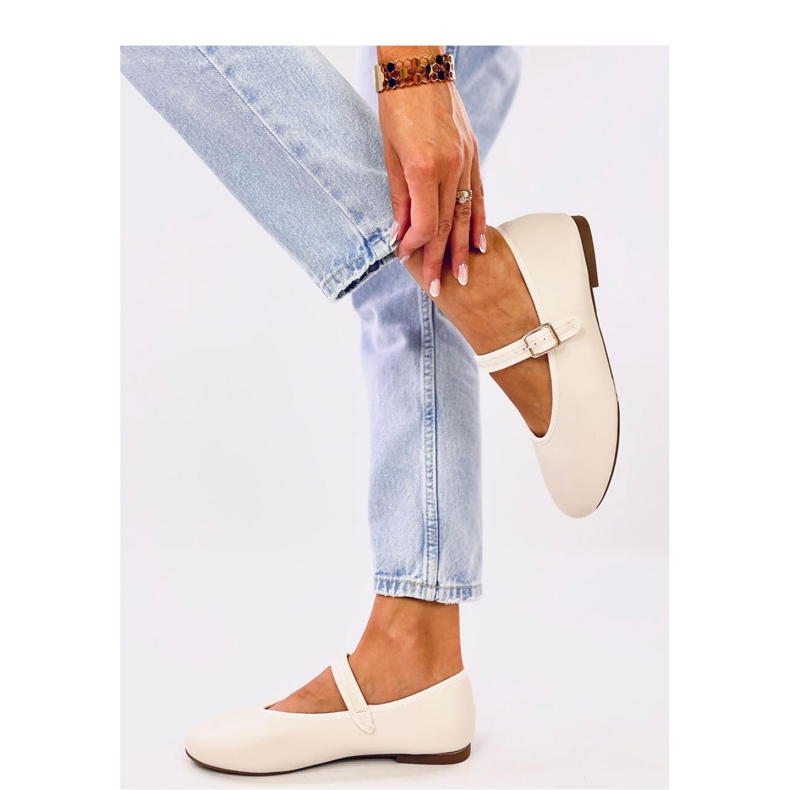 Beige Riemchenballerinas 1