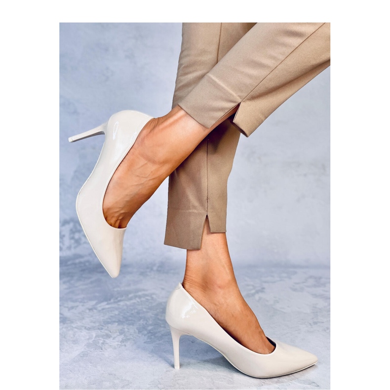 Lack-Stiletto-Pumps Charlotte Beige – Inello 1