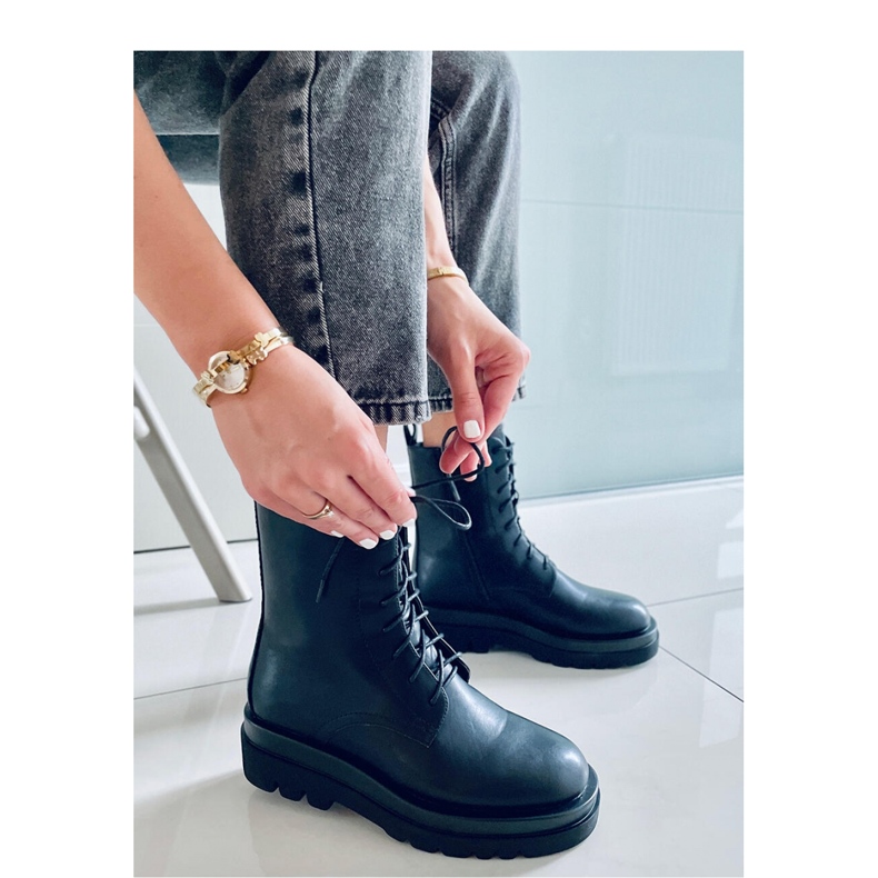 West Schwarze Stiefeletten mit hoher Sohle – Inello 2