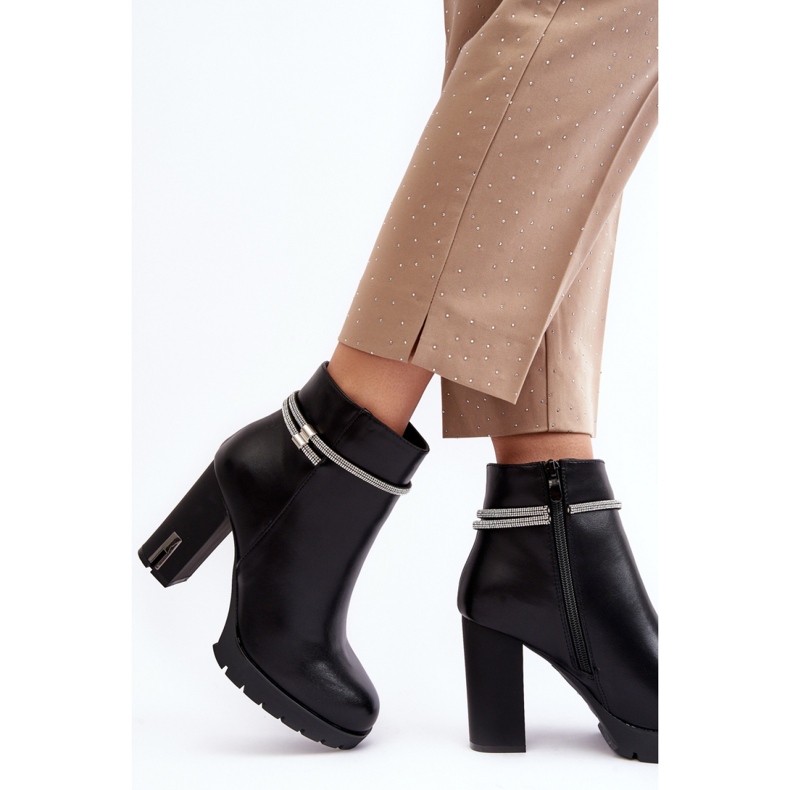 Damen-Stiefeletten mit hohem Absatz und schwarzer Verzierung 2