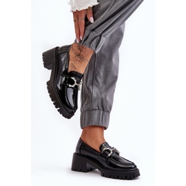 Schwarze Lackschuhe mit hohen Absätzen 1