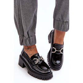 Schwarze Lackschuhe mit hohen Absätzen 2