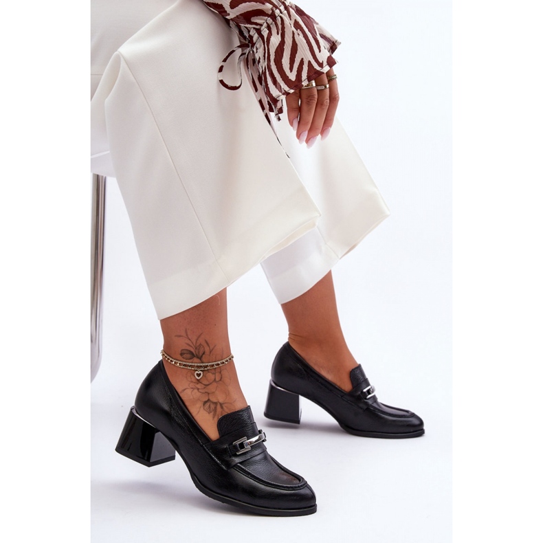 Schwarze Damen-Pumps mit hohem Absatz und Verzierung 1